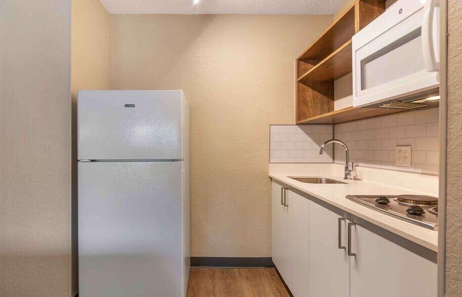 Building Photo - Furnished Studio-Miami - Airport - Doral - 25th Street