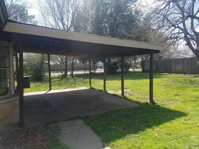Building Photo - 5421 Parkview Dr