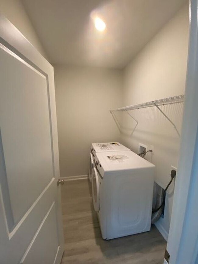 Building Photo - 139 Danbury Ct