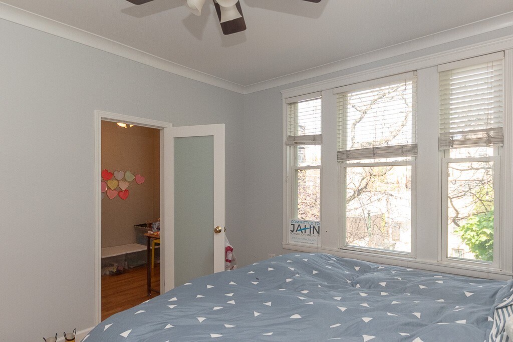 Building Photo - 3140 N Oakley Ave