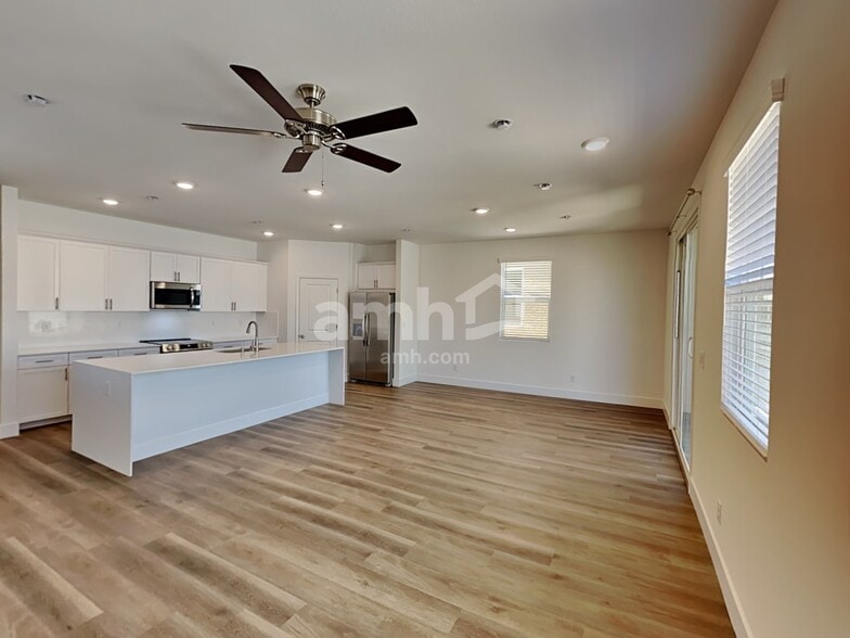 Building Photo - 9118 Fiesta Impatiens Ct