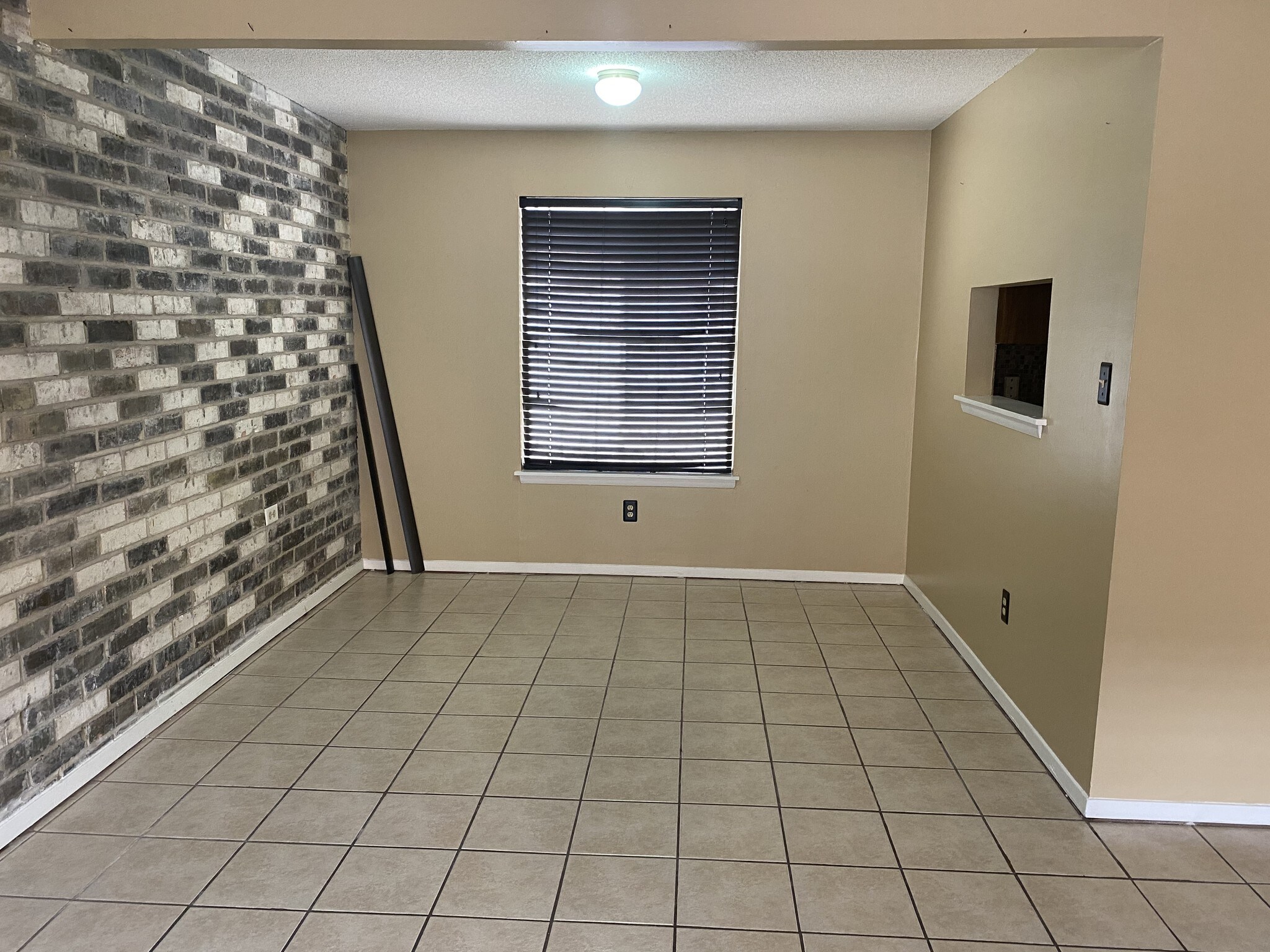 Dining - 1118 Violet Ave