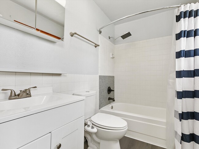 Building Photo - 1708 Probasco Way