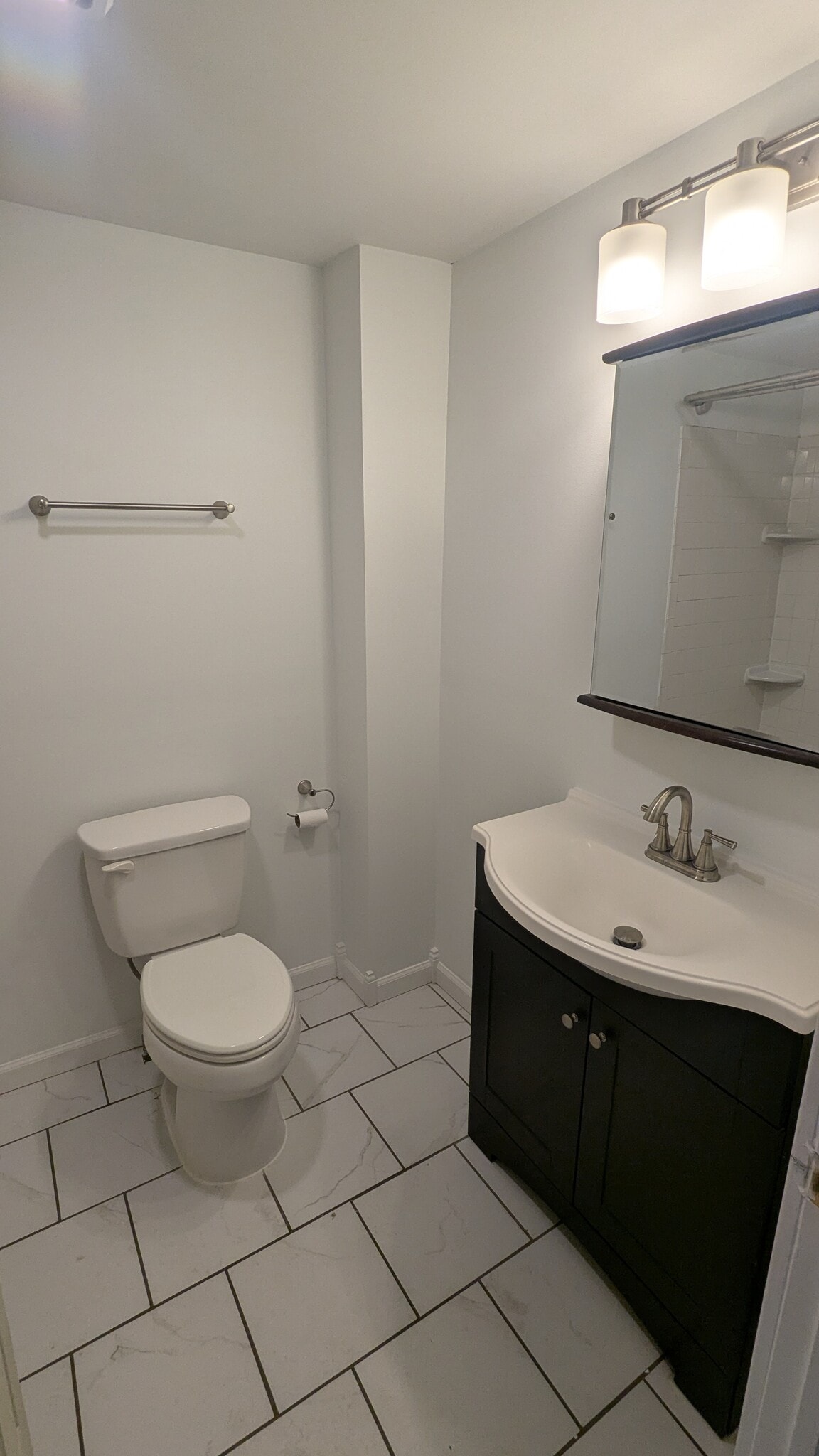 Building Photo - 136 Dove St