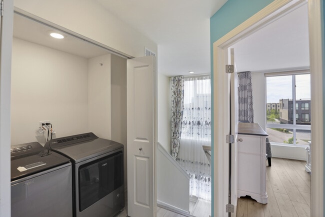 Building Photo - 1298 Catalina Ct.