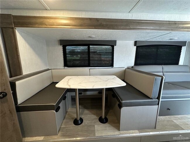 Building Photo - 11 Wynn Dr