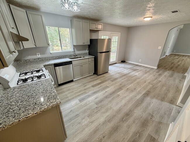 Building Photo - 6108 Deerfield Ct