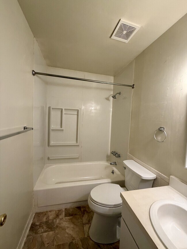 Building Photo - 305 W Cadbury Dr