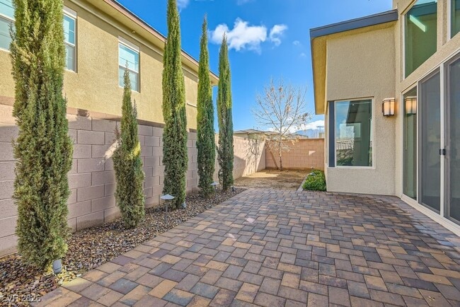 Building Photo - 3008 Barrett Springs Ave