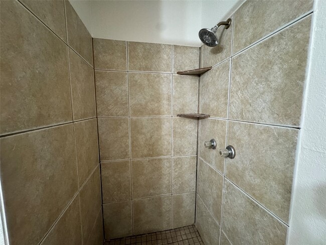 Building Photo - 827 Becker St