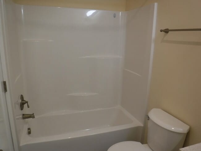 Building Photo - Newer side by side duplex