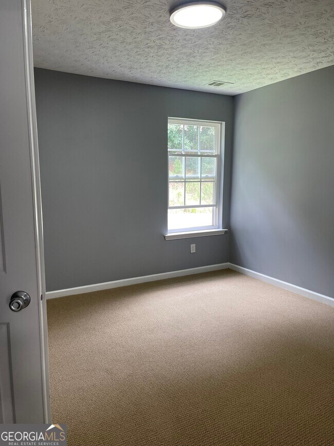 Building Photo - 116 Village Trce