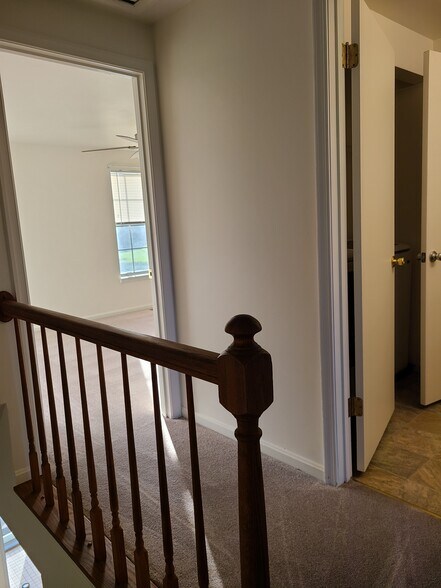Upstairs Hall - view 2 - 1207 Brice Sq