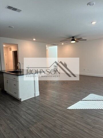 Building Photo - 1553 Tanager Ave