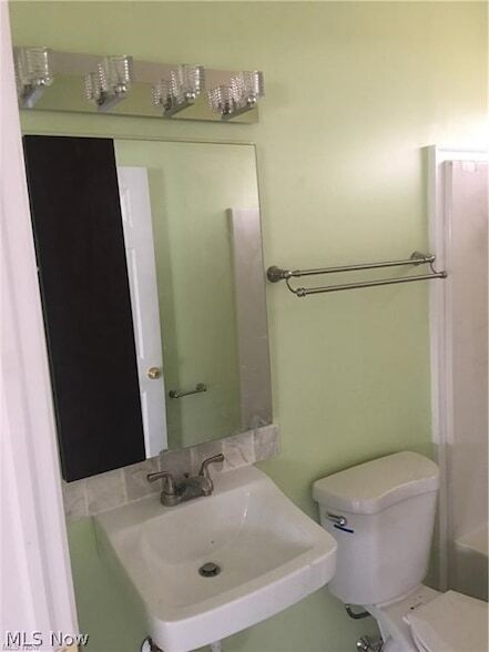 Building Photo - 2443 Amberly Dr