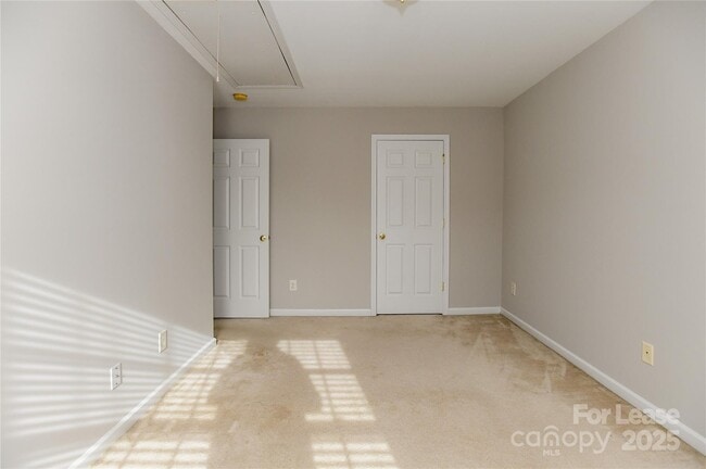 Building Photo - 332 Rock Ridge Ln