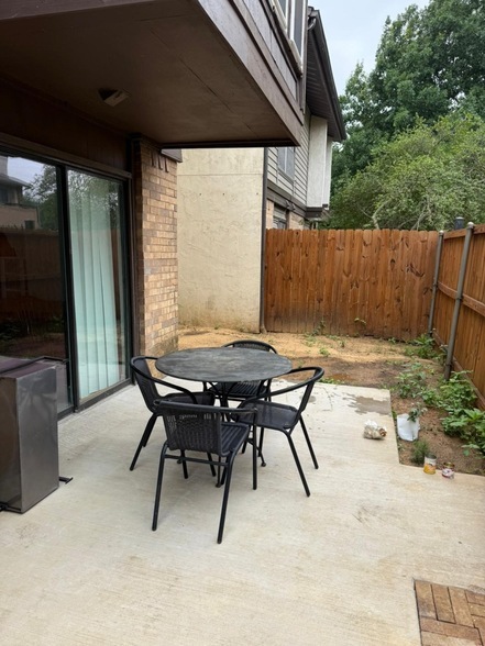Building Photo - 1821 Greenspring Cir