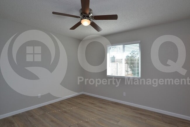 Building Photo - 3107 E Dolphin Ave