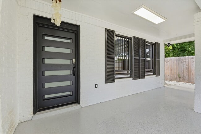 Building Photo - 9403 Spaulding St