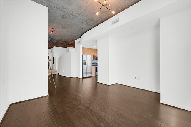 Building Photo - 5925 Almeda Rd