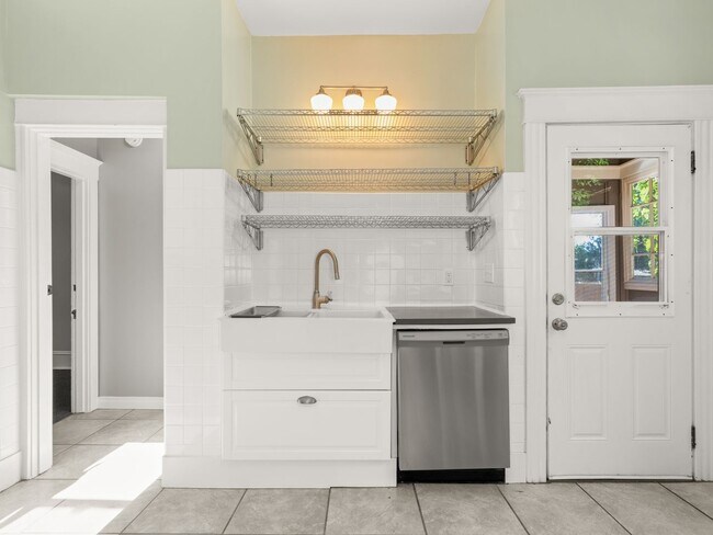 Building Photo - 5 bedroom, 2 bath in North Portland - Bois...