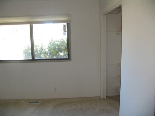 Building Photo - Nice Home in Hillsboro