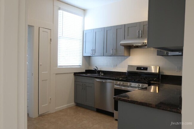 Building Photo - 598 12th Ave