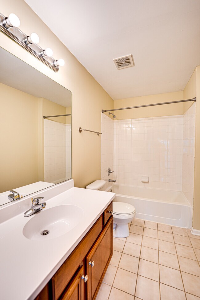 Building Photo - 3147 Saganashkee Ln