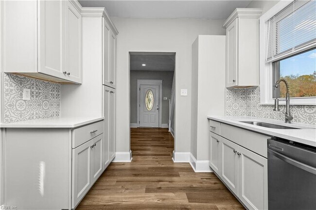 Building Photo - 229 Woodview Ave