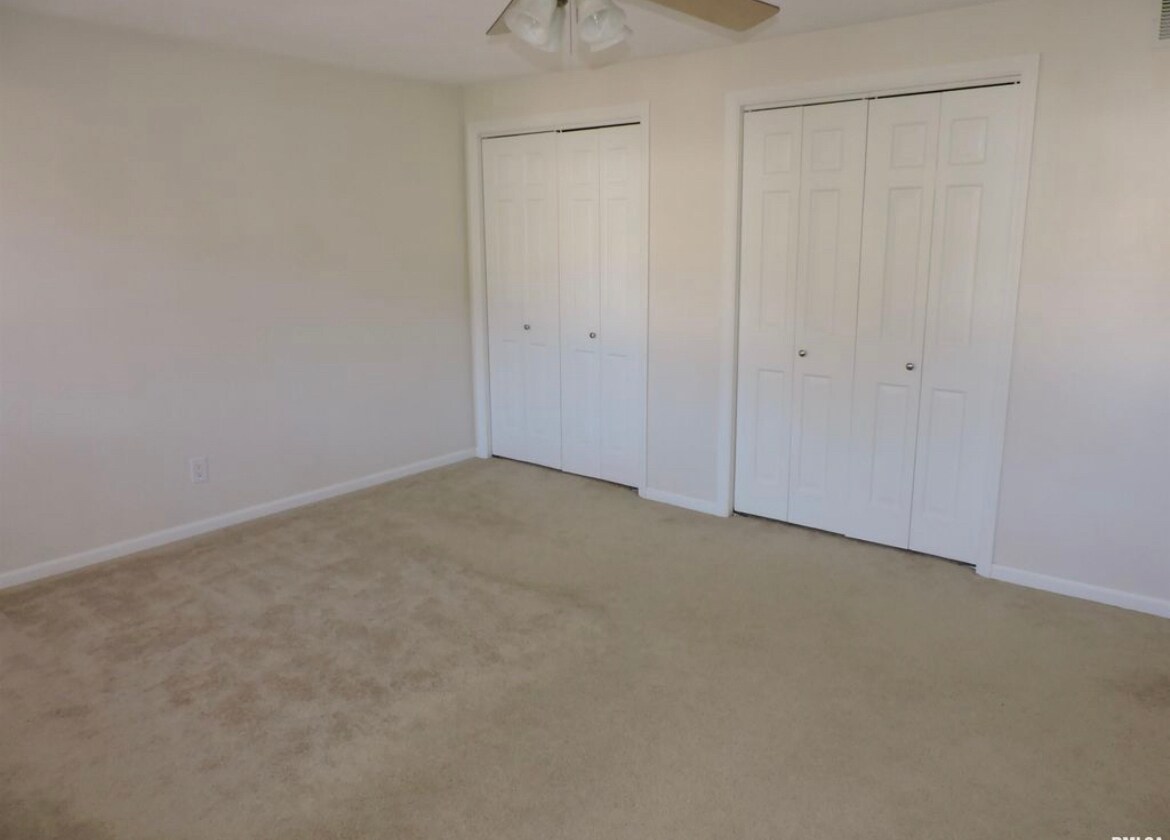 Room 2 (Master) - 2416 E Grandview Ave