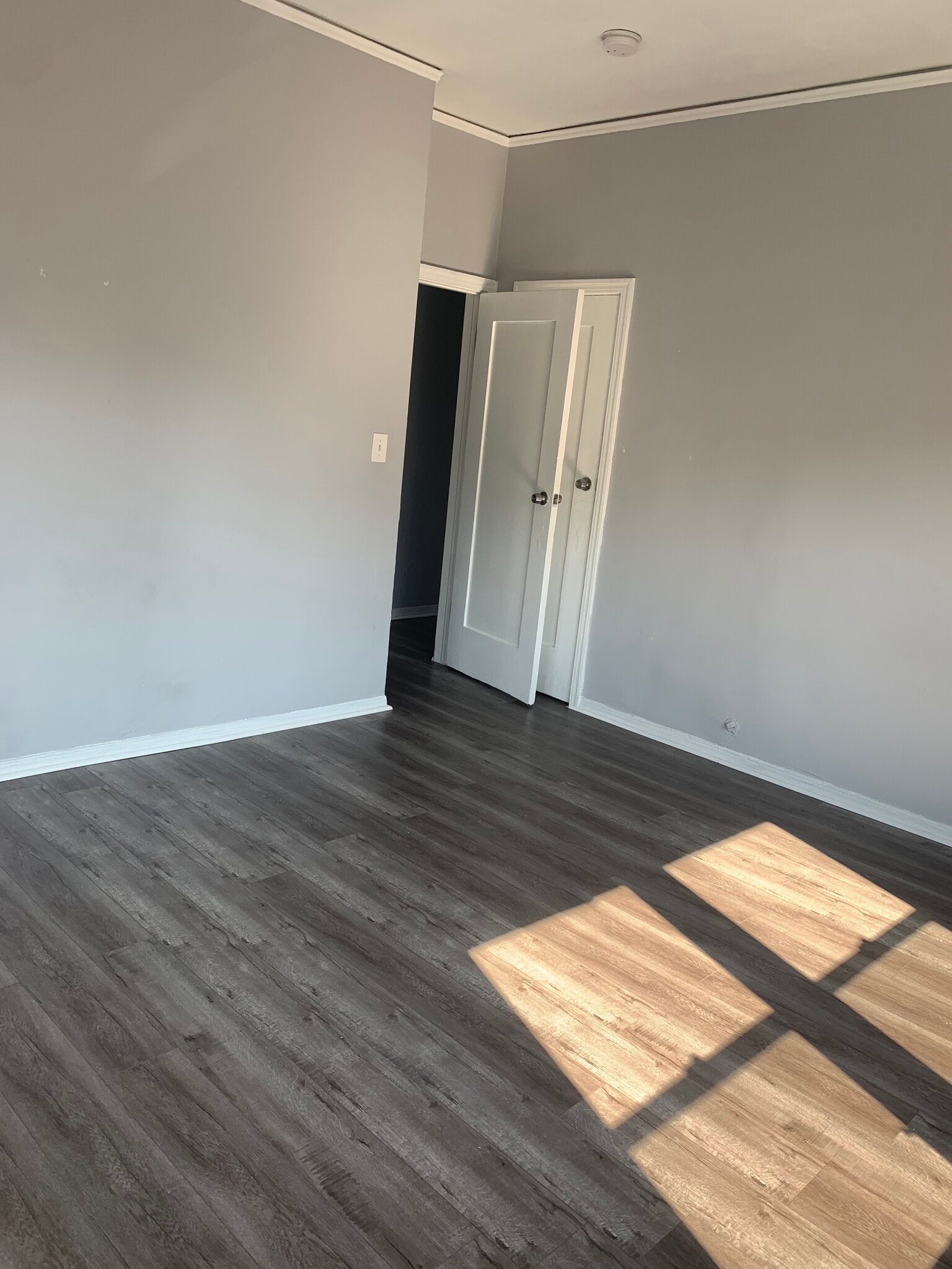 Building Photo - 2322 1/2 E 2nd St