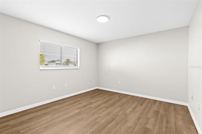 Building Photo - 8829 Bermuda Ln