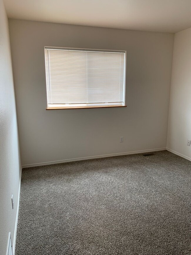 Building Photo - 3 Bdrm, 1 & 1/2 Ba | Muldoon & Tudor area | AVAILABLE NOW!!