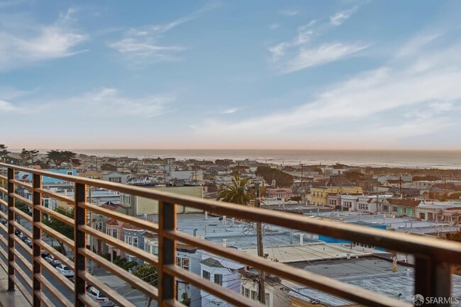 Building Photo - 3945 Judah St