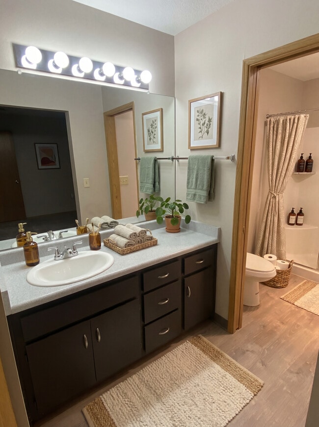 Master Bathroom - Maple View Apartments