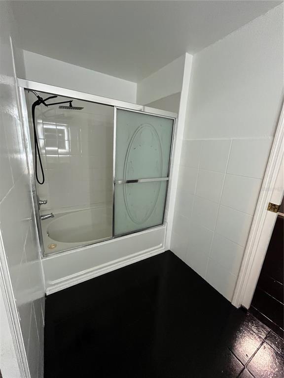 Building Photo - 918 W 11th St