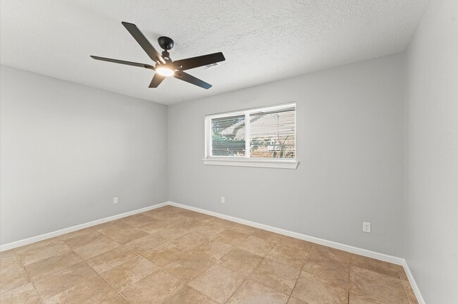 Building Photo - 8231 Garden Parks Dr