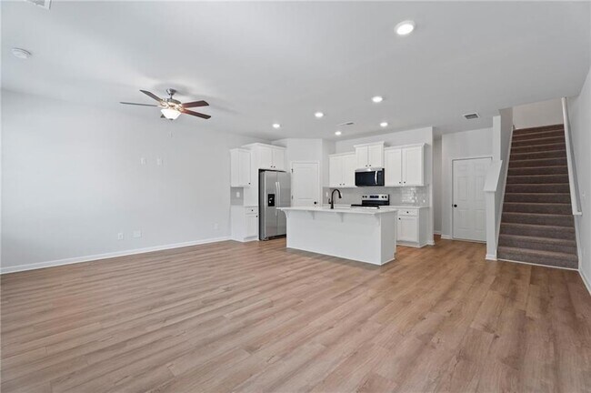Building Photo - 156 Flier Dr