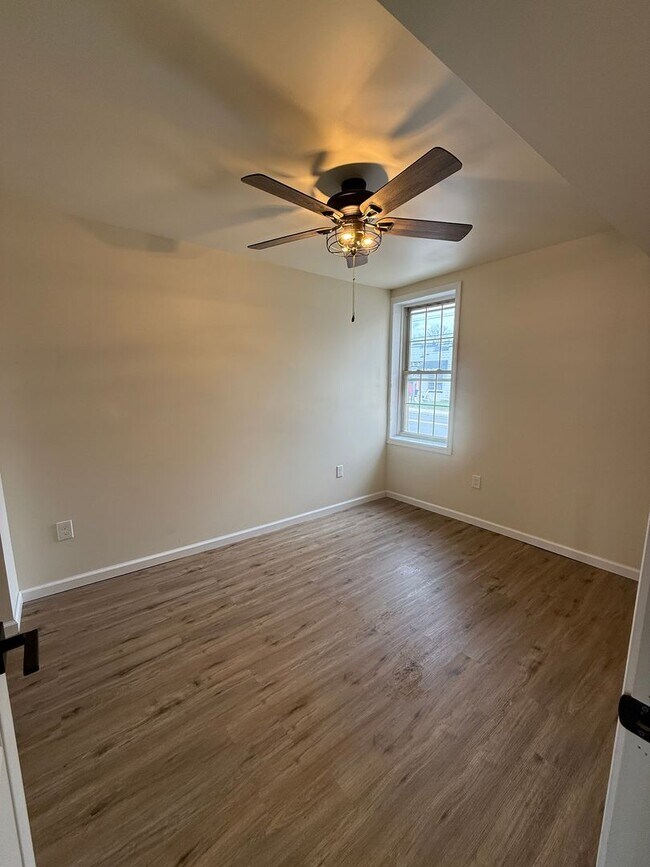 Building Photo - Newly Renovated 2BR in Downtown Myersville!