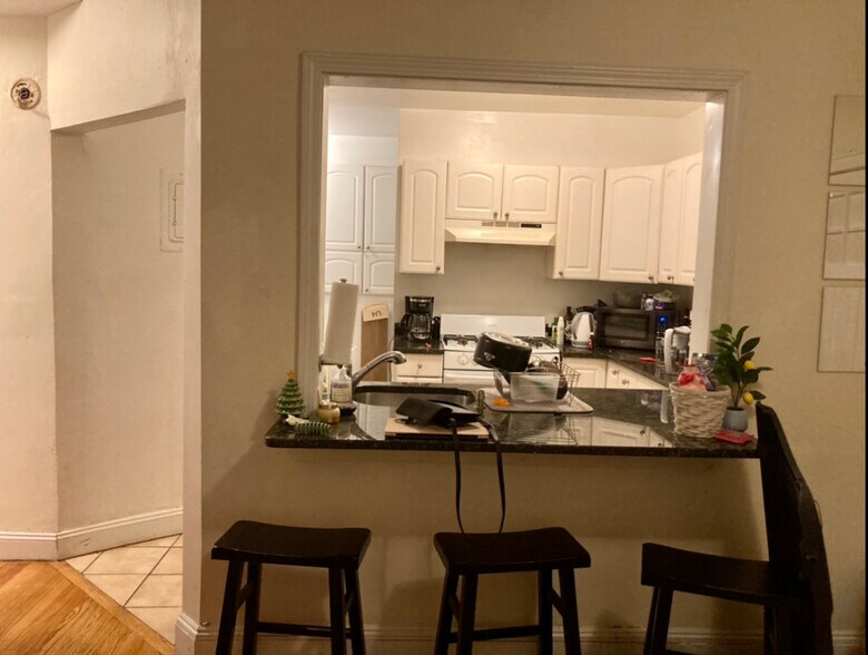 Building Photo - 62 Egmont St