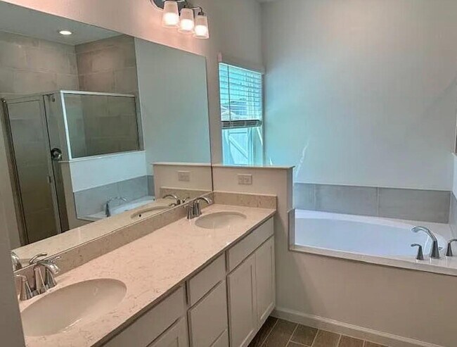 Building Photo - 4511 NW 14th Lp