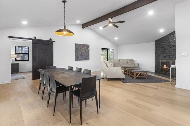 Building Photo - 113 W Bluebonnet Rd