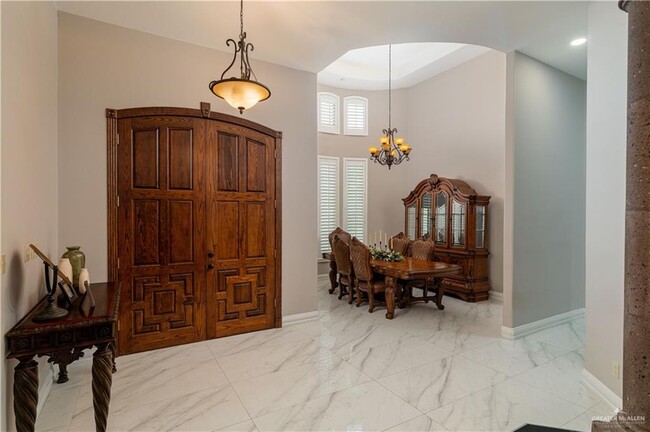 Building Photo - 2314 Woodland Dr