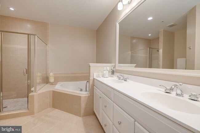 Building Photo - 712 Bracey Ln