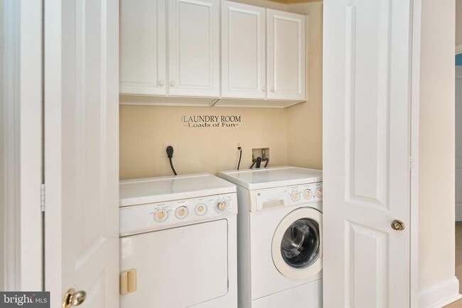 Building Photo - 43865 Hickory Corner Terrace