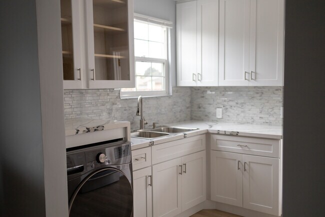 Kitchen - 10506 Haas Ave
