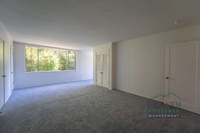 Building Photo - 2 Ahrens Ln