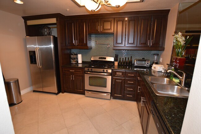 Building Photo - 230 E Flamingo Rd