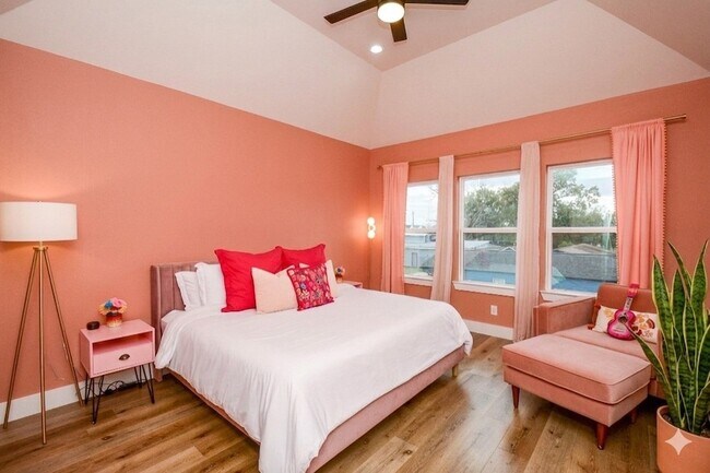 Building Photo - 1504 Evelyn St