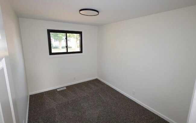 Building Photo - The Hass House | Comfortable South Bend Getaway
